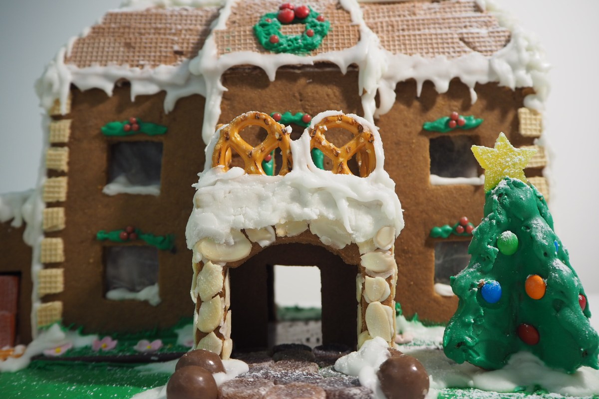 Christmas gingerbread house baking recipe